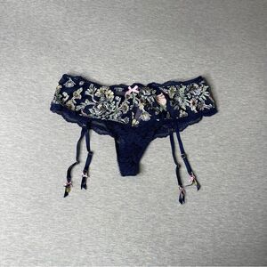 Victoria's Secret Dream Angels Wide Side Lace Garter Belt / Thong Panty